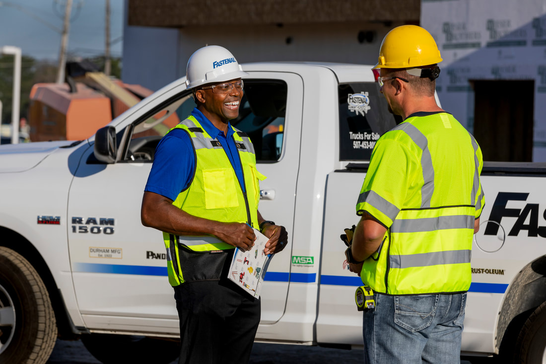 Fastenal employee & customer on jobsite delivery