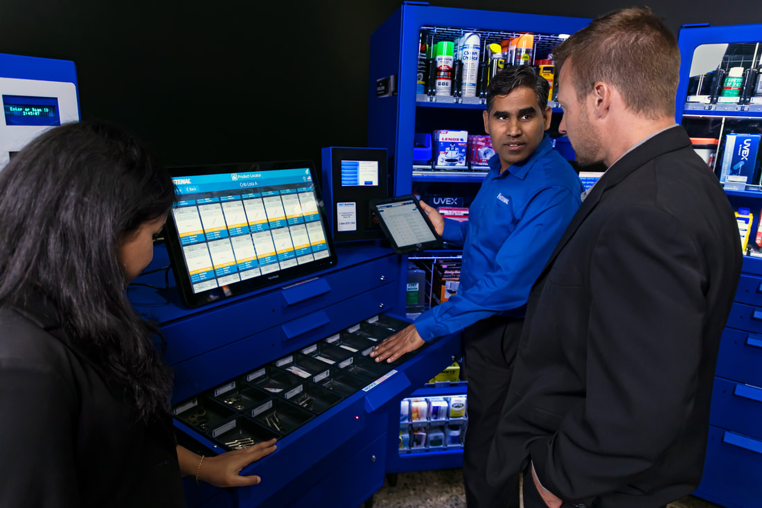 Fastenal employee showing customer FMI technology
